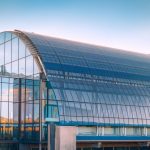 "Les innovations en panneaux solaires semi-transparents pour une double utilisation énergétique et architecturale"
