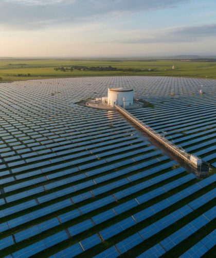 Le rôle des systèmes de stockage par hydrogène vert dans l’optimisation des centrales solaires hybrides