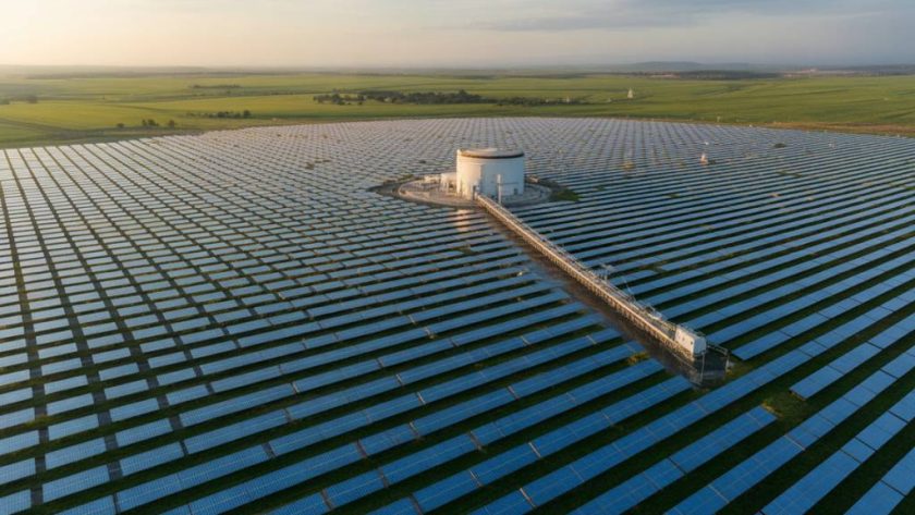 Le rôle des systèmes de stockage par hydrogène vert dans l’optimisation des centrales solaires hybrides